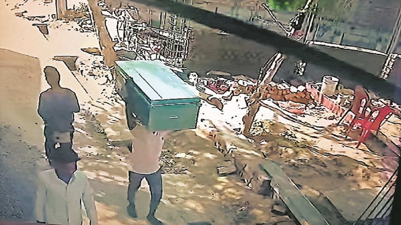 Bihar: इंटरसिटी ट्रेन में बक्से में मिली थी युवक की लाश, खुला राज तो पुलिस भी गयी चौंक, जानें पूरी बात