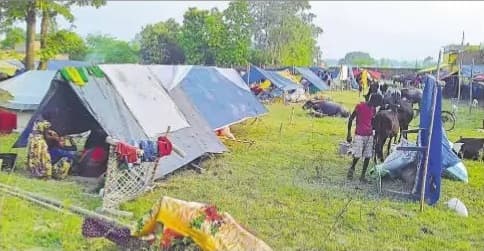 रेफरल अस्पताल में पहुंचा पानी, एनएच पर लोगों ने ली शरण, खरीफ फसल डूबी, जानें कहां है बाढ़ का खतरा