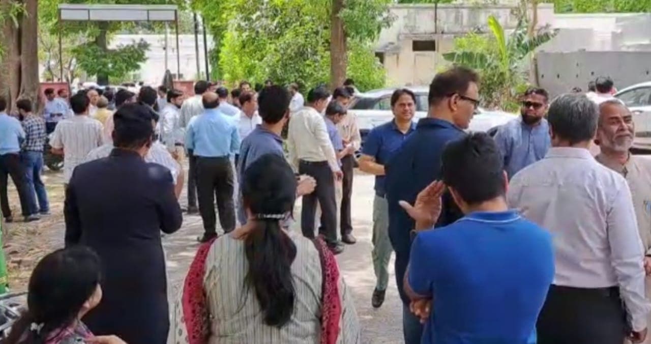 अलीगढ़ मुस्लिम विश्वविद्यालय में  5 साल के बाद हुए टीचर्स एसोसिएशन के चुनाव, 80 प्रतिशत टीचरों ने किया मतदान