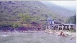 अपने पितरों को विष्णु लोक की प्राप्ति के लिए श्रद्धालुओं ने मुंड पृष्ठा और धौतपद वेदियों पर किया श्राद्धकर्म