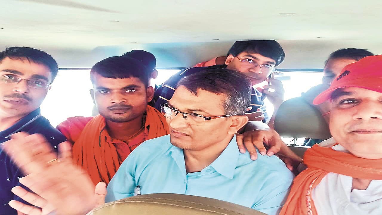 Bihar News: सीवान कलेक्ट्रेट से राजस्व कर्मी एक लाख घूस लेते गिरफ्तार, निगरानी विभाग की टीम ले गयी पटना