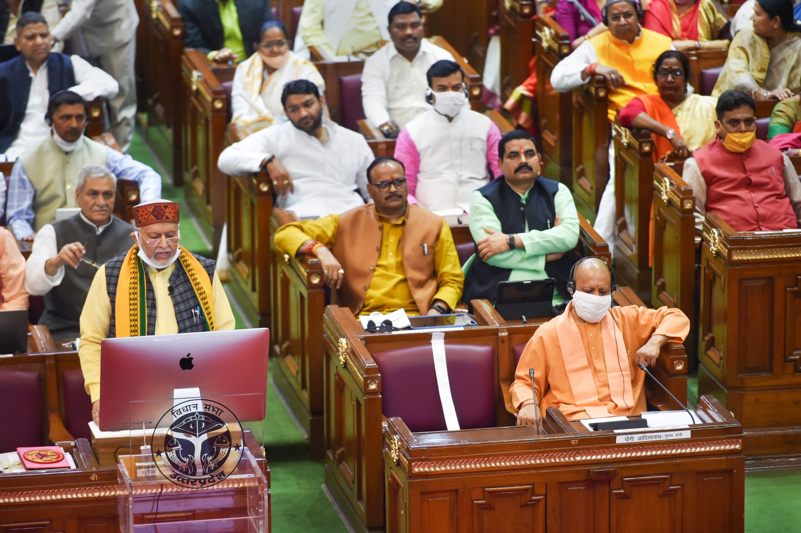 UP Budget 2022: योगी सरकार आज पेश करेगी  पेपरलेस बजट, इन चुनावी मुद्दों पर रहेगा फोकस