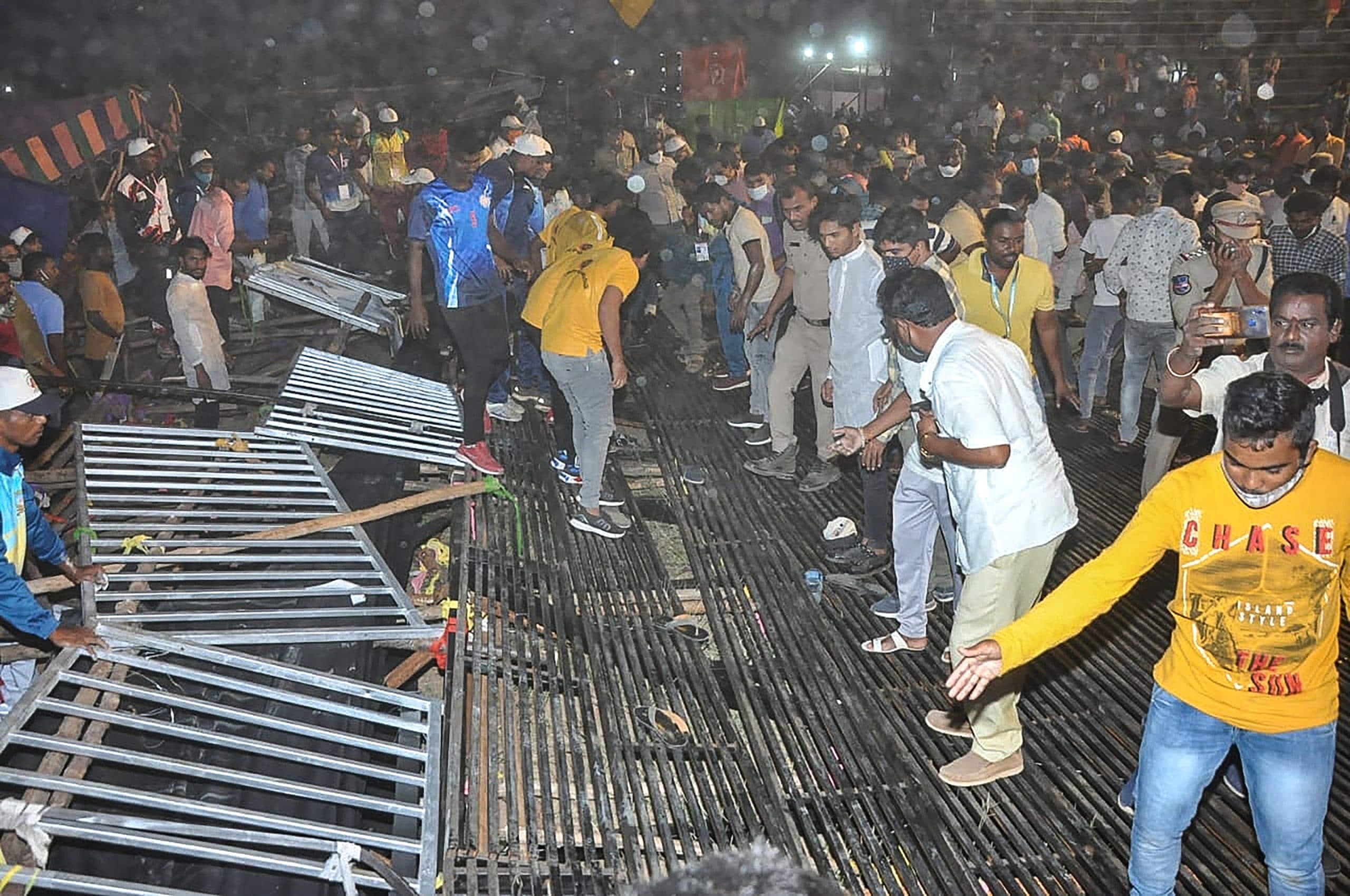 तेलंगाना : कबड्डी टूर्नामेंट से पहले टूटा स्टैंड, 100 लोग घायल