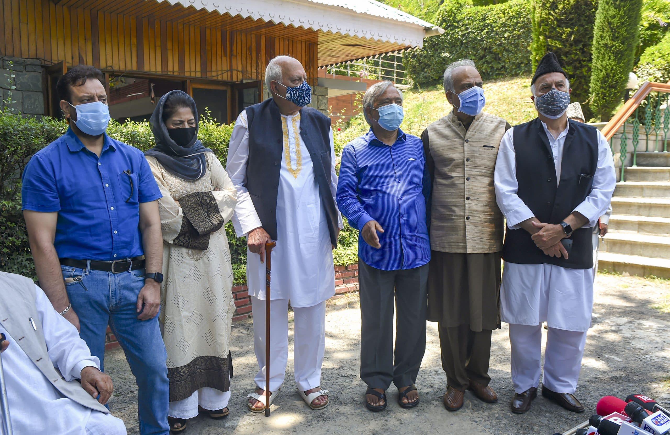 पीएम मोदी की ऑल पार्टी मीट से पहले जम्मू-कश्मीर के सभी उपायुक्तों के साथ चुनाव आयोग ने की बैठक