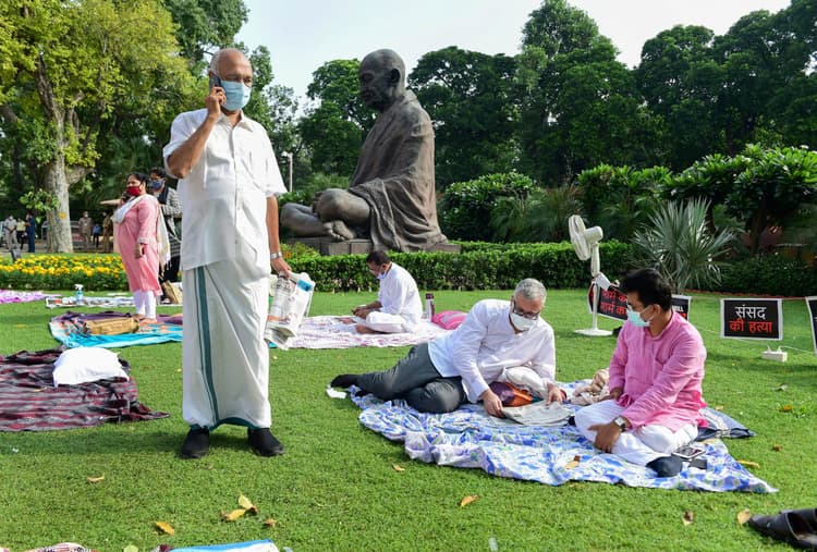 Monsoon Session 2020: सांसदों के निलंबन वापसी के पक्ष में पूरा विपक्ष, कांग्रेस ने रखी तीन मांगें