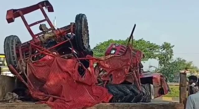 मुजफ्फरपुर में ट्रैक्टर और कंटेनर के बीच भीषण टक्कर, हादसे में एक की मौत