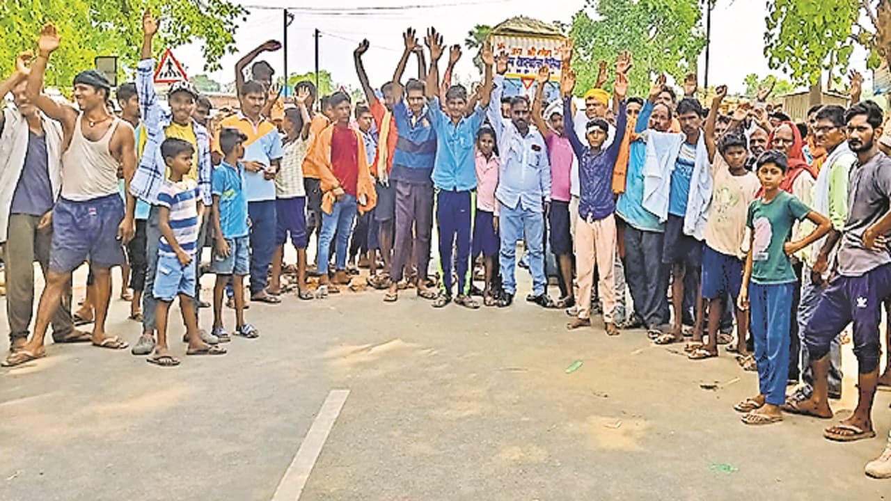 बिहार: आरा में मजदूरी करने जा रहे बुजुर्ग को बालू लदे ट्रक ने रौंदा, लोगों ने किया सड़क जाम