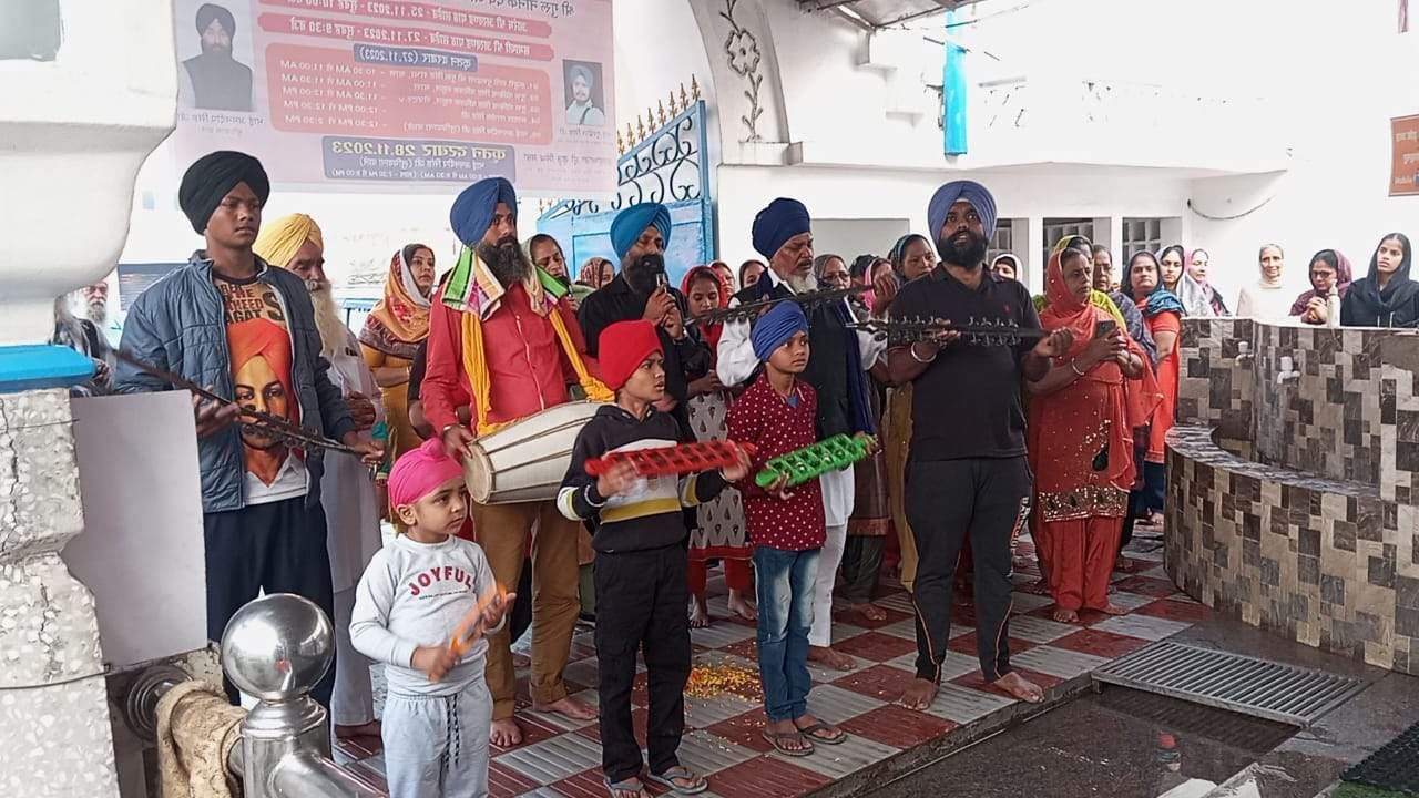 झारखंड : 27 को धूमधाम से मनायी जायेगी गुरुनानक जयंती, गुरुद्वारा से प्रतिदिन निकल रही है प्रभात फेरी झारखंड : 27 को धूमधाम से मनायी जायेगी गुरुनानक जयंती, गुरुद्वारा से प्रतिदिन निकल रही है प्रभात फेरी