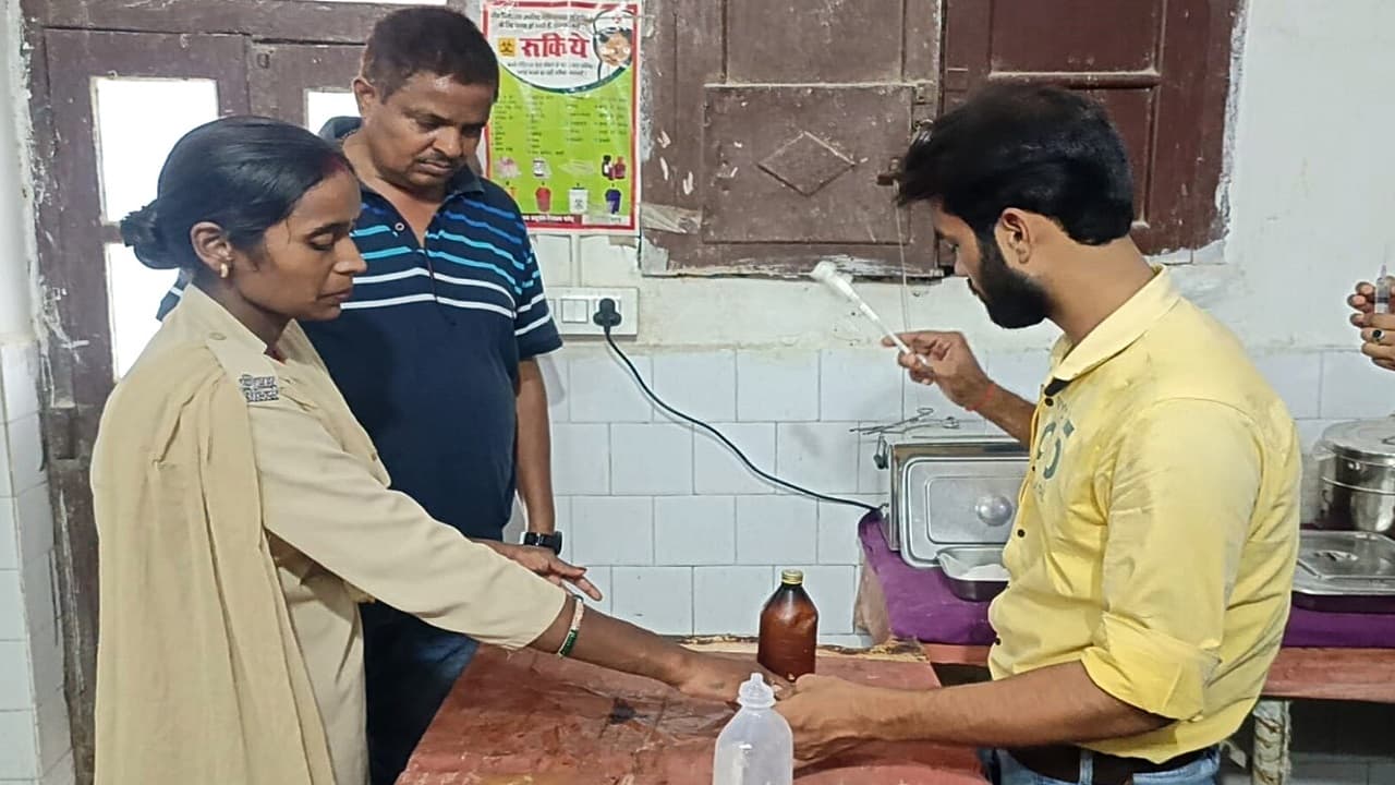 मुजफ्फपुर पुलिस ने युवती को वीडियो बनाने से रोका तो गुस्से में काट ली दांत, जाने क्या था पूरा मामला