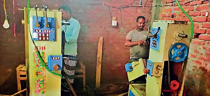 PHOTOS: पूर्णिया में पूर्व सरपंच के घर पर मिनी गन फैक्ट्री देखिए, पूरे बिहार में हथियार तस्कर करते थे सप्लाई..