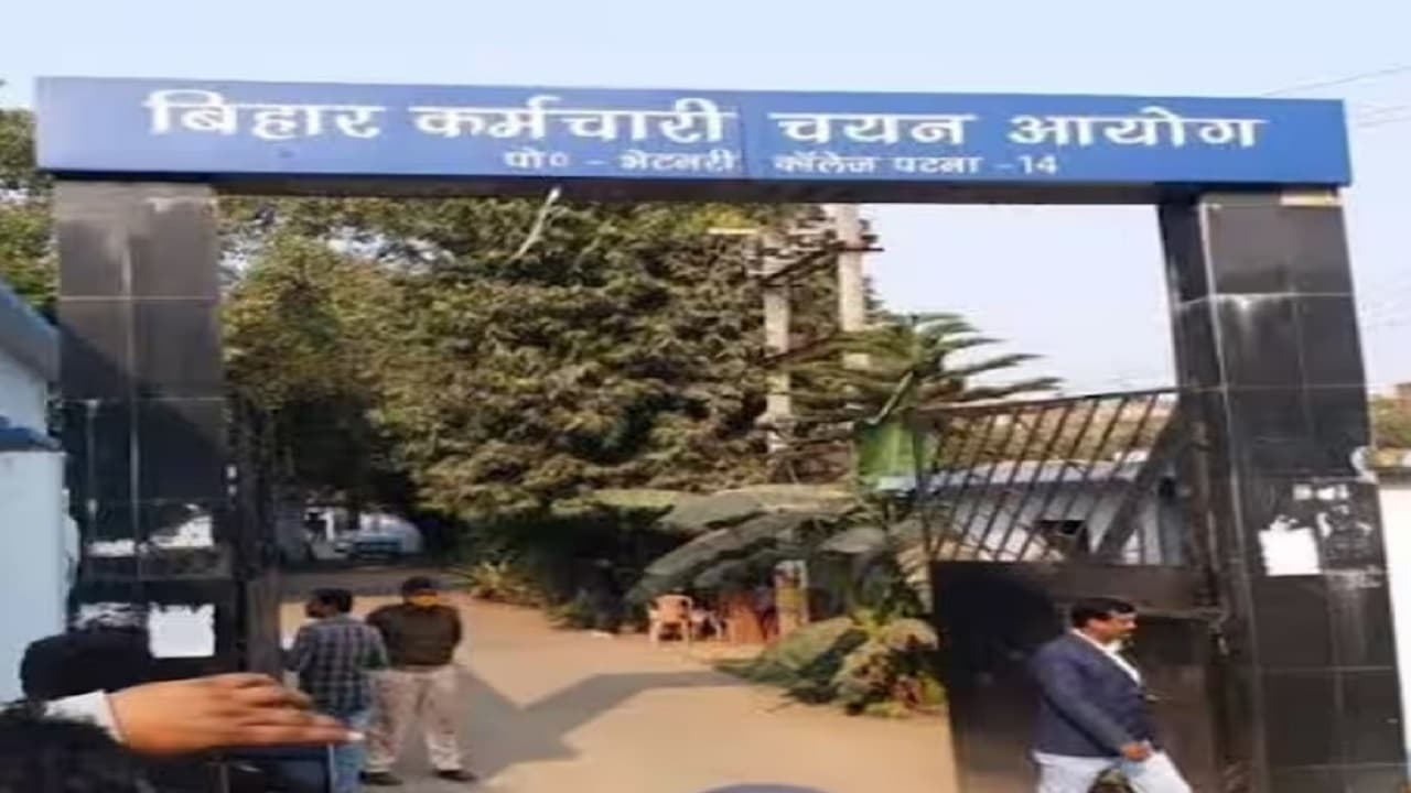 BSSC CGL 3 में धांधली! छात्रों ने कहा- ओएमआर और उत्तर का कार्बन कॉपी जारी करें आयोग, नहीं तो होगा आंदोलन