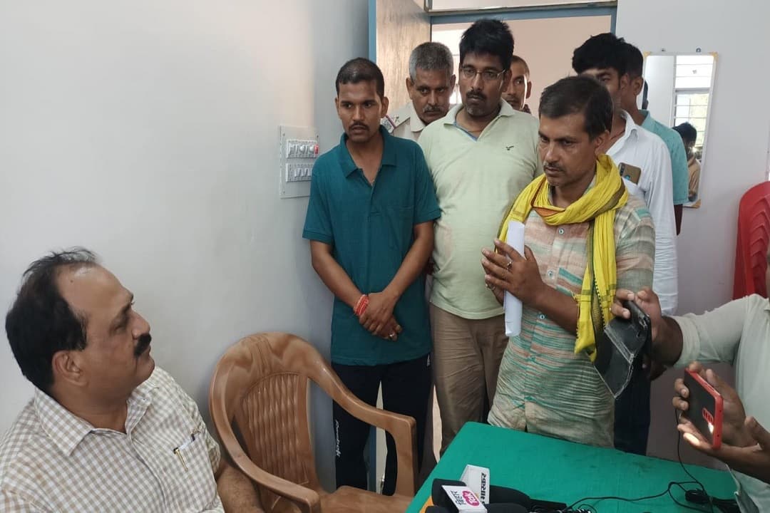 बिहार में 32 घंटे बाद टूटा रेल चक्का जाम, रेलवे ने मानी मांगे, तत्काल दो ट्रेनों को दिया गया ठहराव