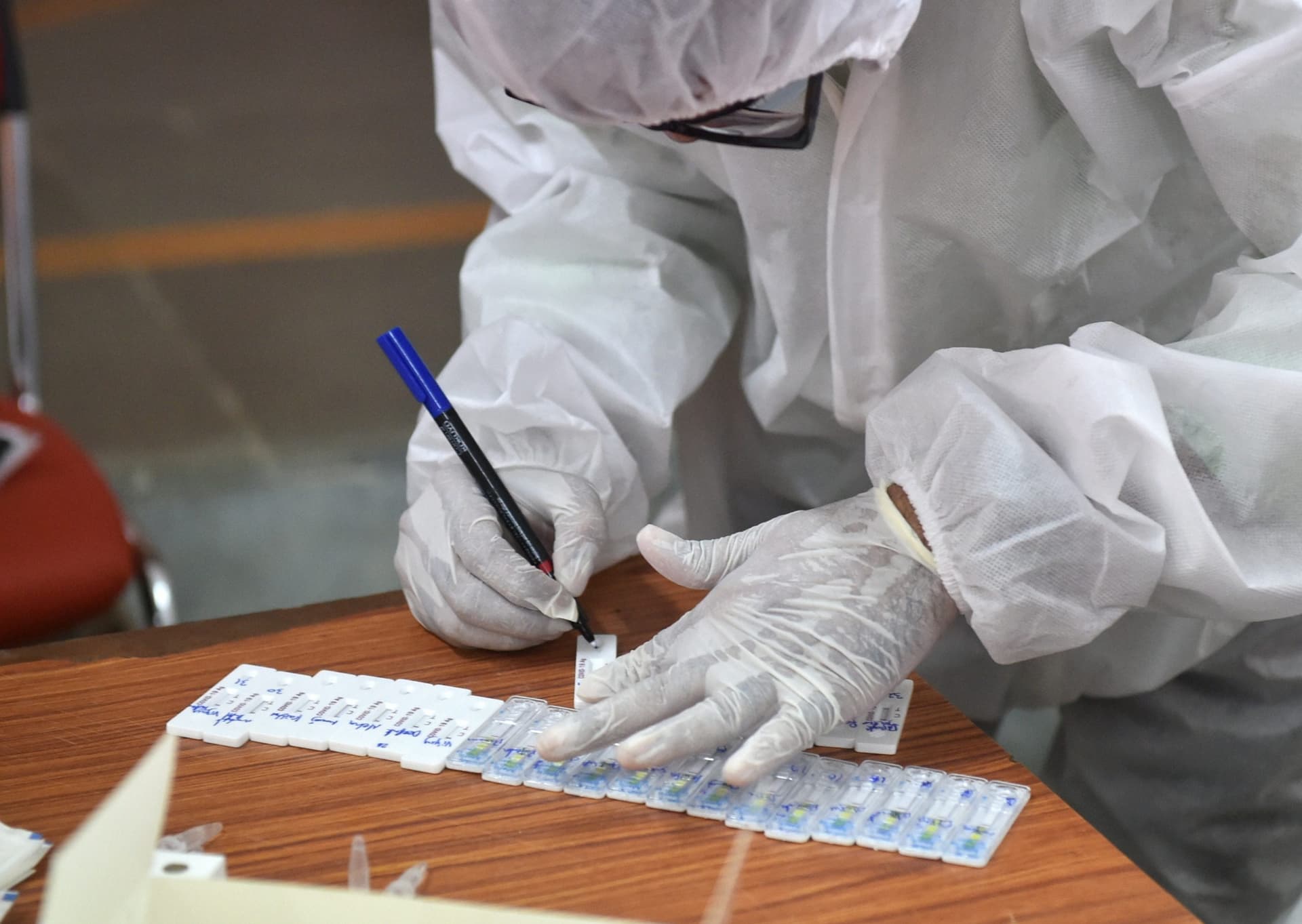 UP News: कोरोना संक्रमण की रफ्तार में कमी, लेकिन अभी भी डरा रहे हैं आंकड़े, 24 घंटों में 266 लोगों ने तोड़ा दम, इस जिले में हुई सबसे ज्यादा मौत