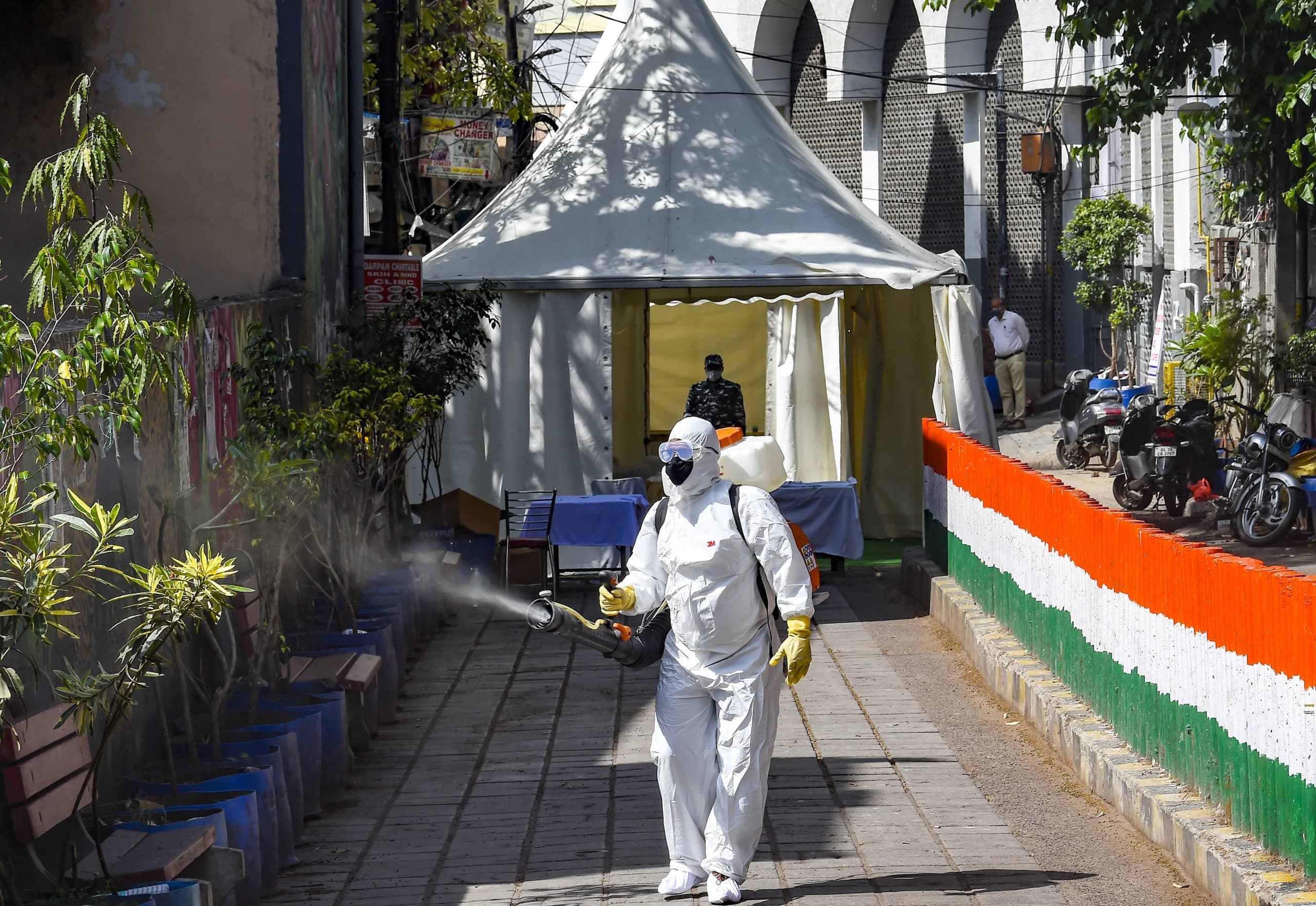 Coronavirus Update : निजामुद्दीन मरकज में नमाज अदा करने को लेकर गाइडलाइन जारी, करना होगा ये काम