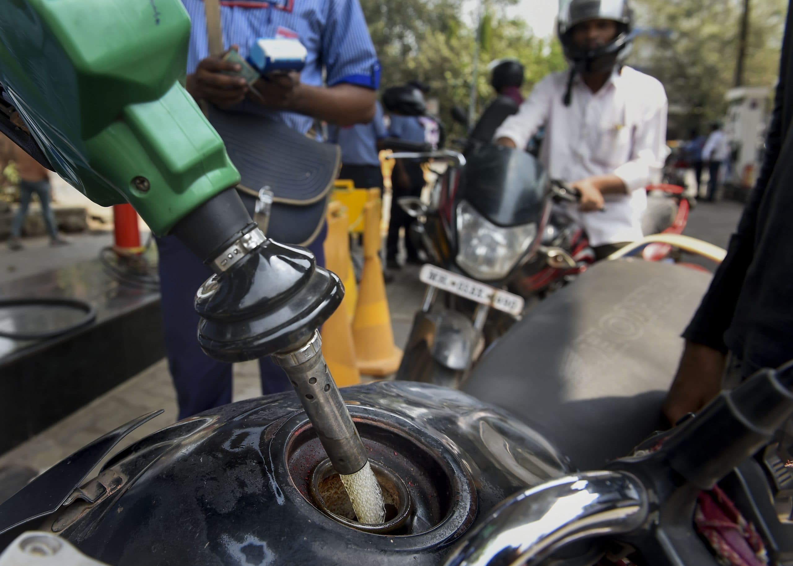 Petrol Diesel Price: पेट्रोल और डीजल की कीमत में कुल 10 रुपये प्रति लीटर की बढ़ोतरी