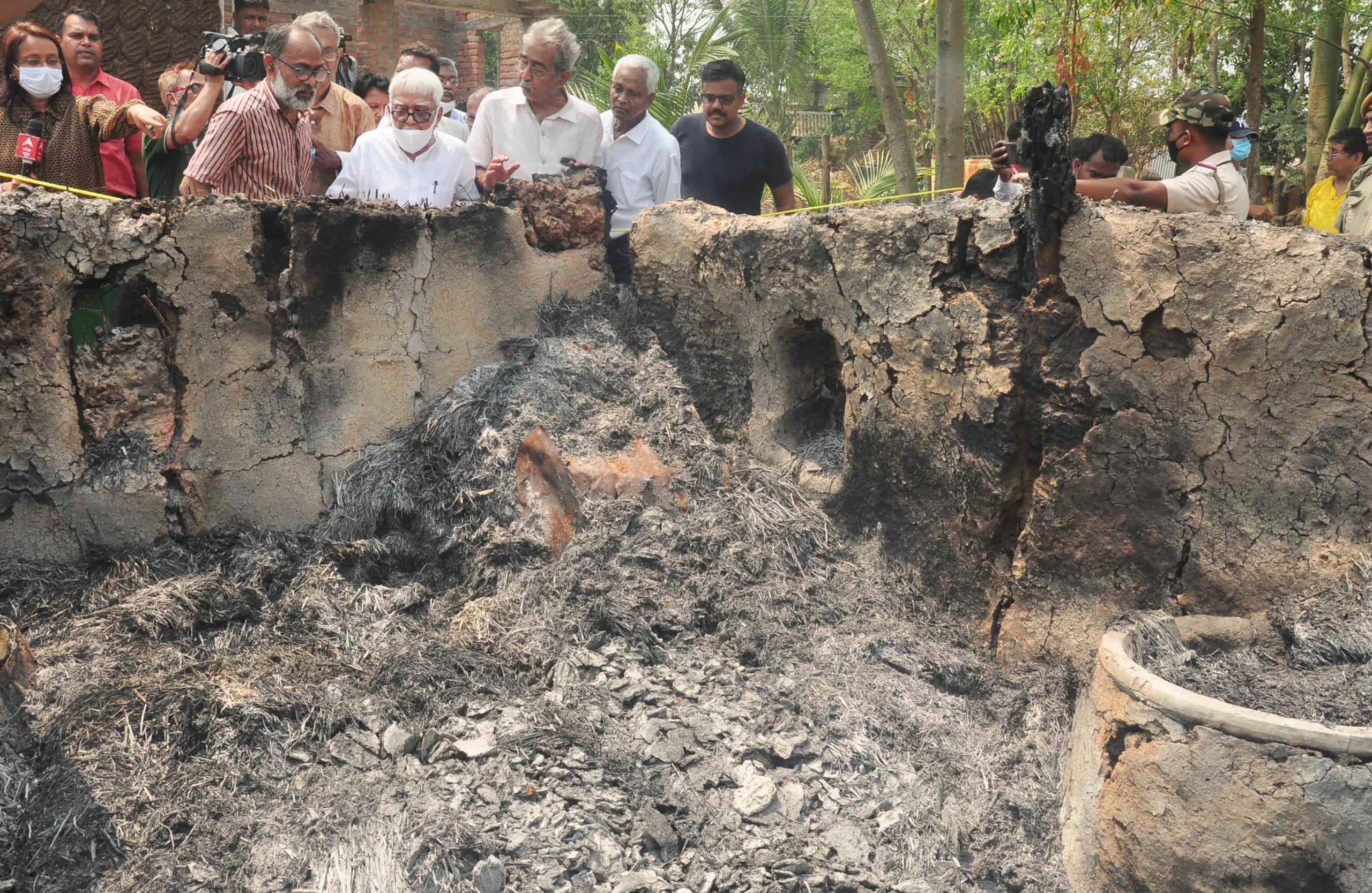 बीरभूम कांड पर बोले बुद्धिजीवी: बर्बर हत्या की निंदा के लिए रैली निकालने का साहस नहीं जुटा पा रहे