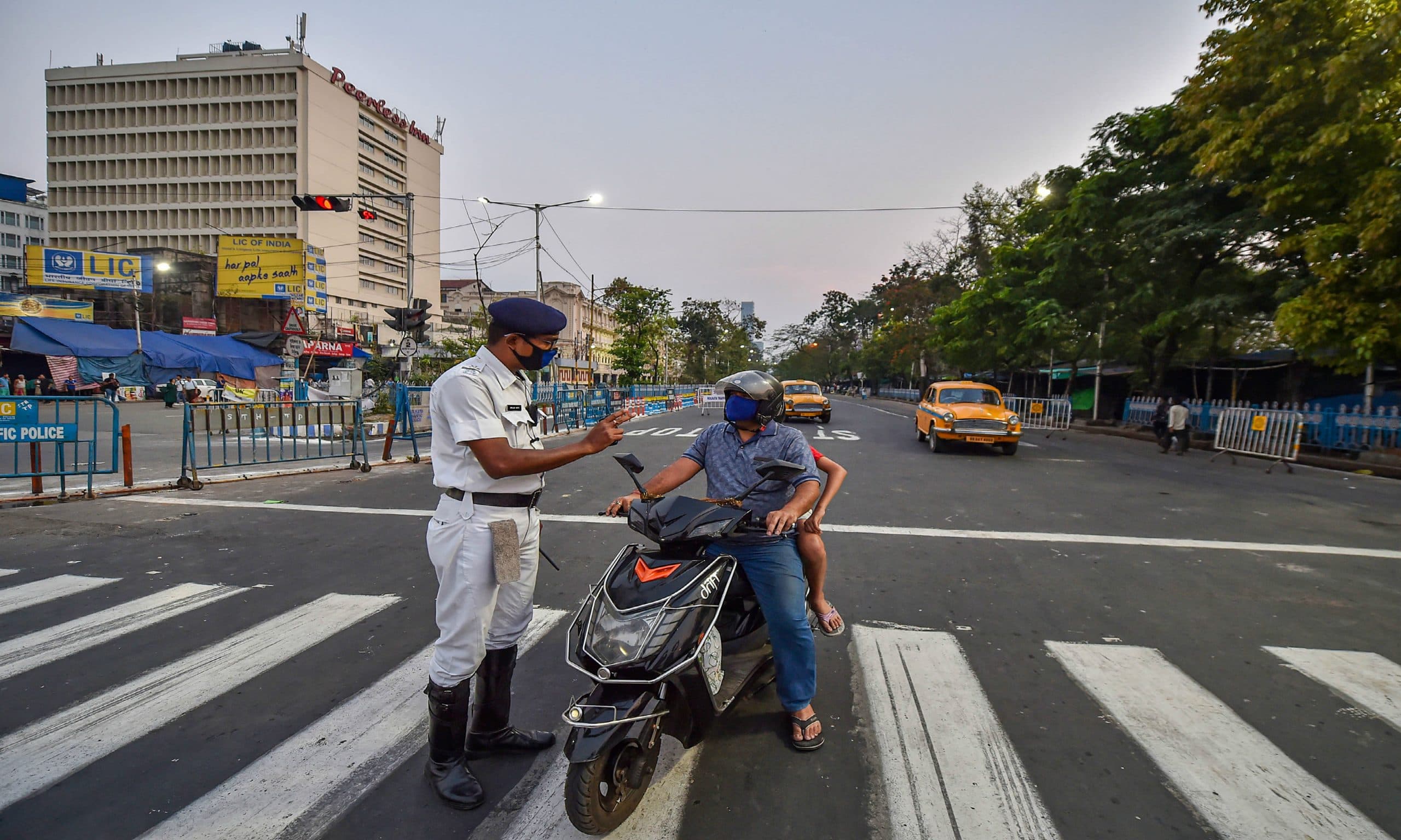 COVID 19 : आज रात 12 बजे से इन राज्यों में लग जाएगा कर्फ्यू, जानिए किन सेवाओं पर नहीं होगा असर