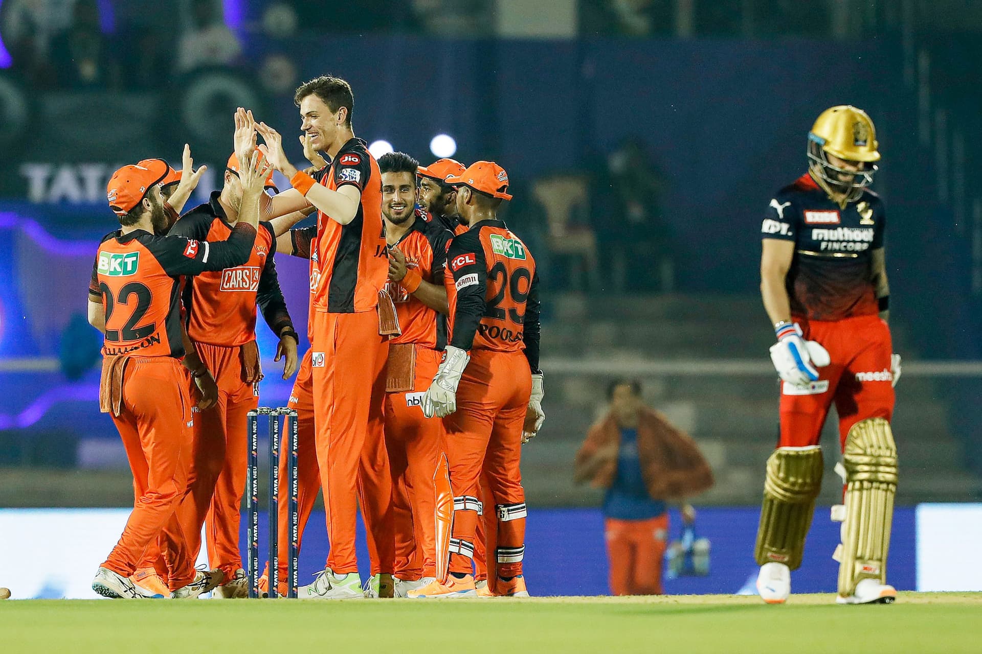 IPL 2022: एक बार फिर शून्य पर आउट हुए विराट कोहली, आरसीबी के कोच ने फॉर्म पर कह दी बड़ी बात IPL 2022: एक बार फिर शून्य पर आउट हुए विराट कोहली, आरसीबी के कोच ने फॉर्म पर कह दी बड़ी बात