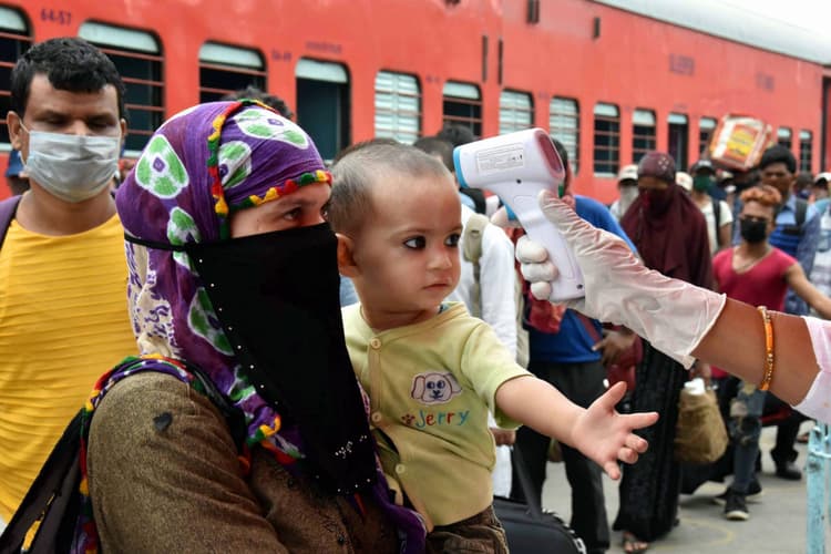 लाॅकडाउन के दो महीनों में बढ़ा घर के खाने का स्वाद, ऑनलाइन हुई डेटिंग, ऐसे बदला व्यवहार