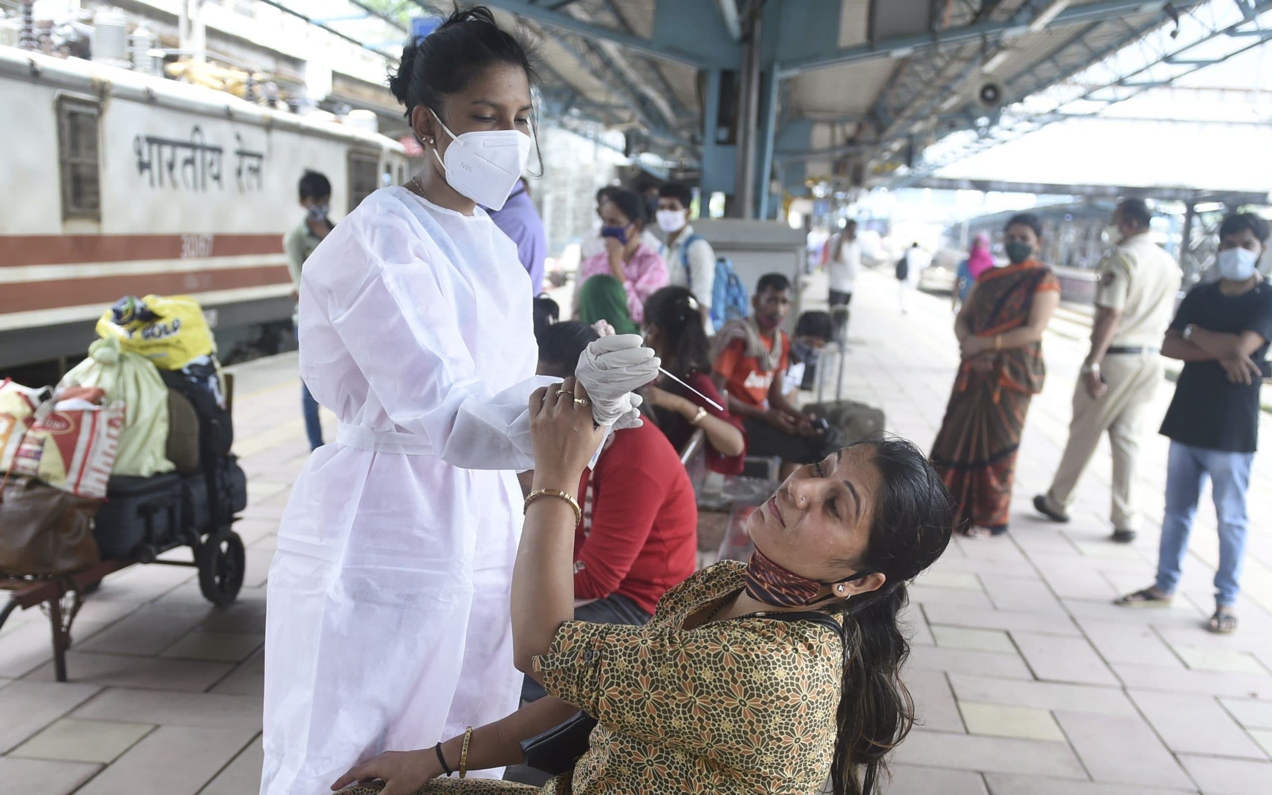 क्या सबकुछ अनलॉक से बढ़ने लगे केस? 24 घंटे में 50 हजार के ज्यादा कोरोना के नये मामले आए सामने