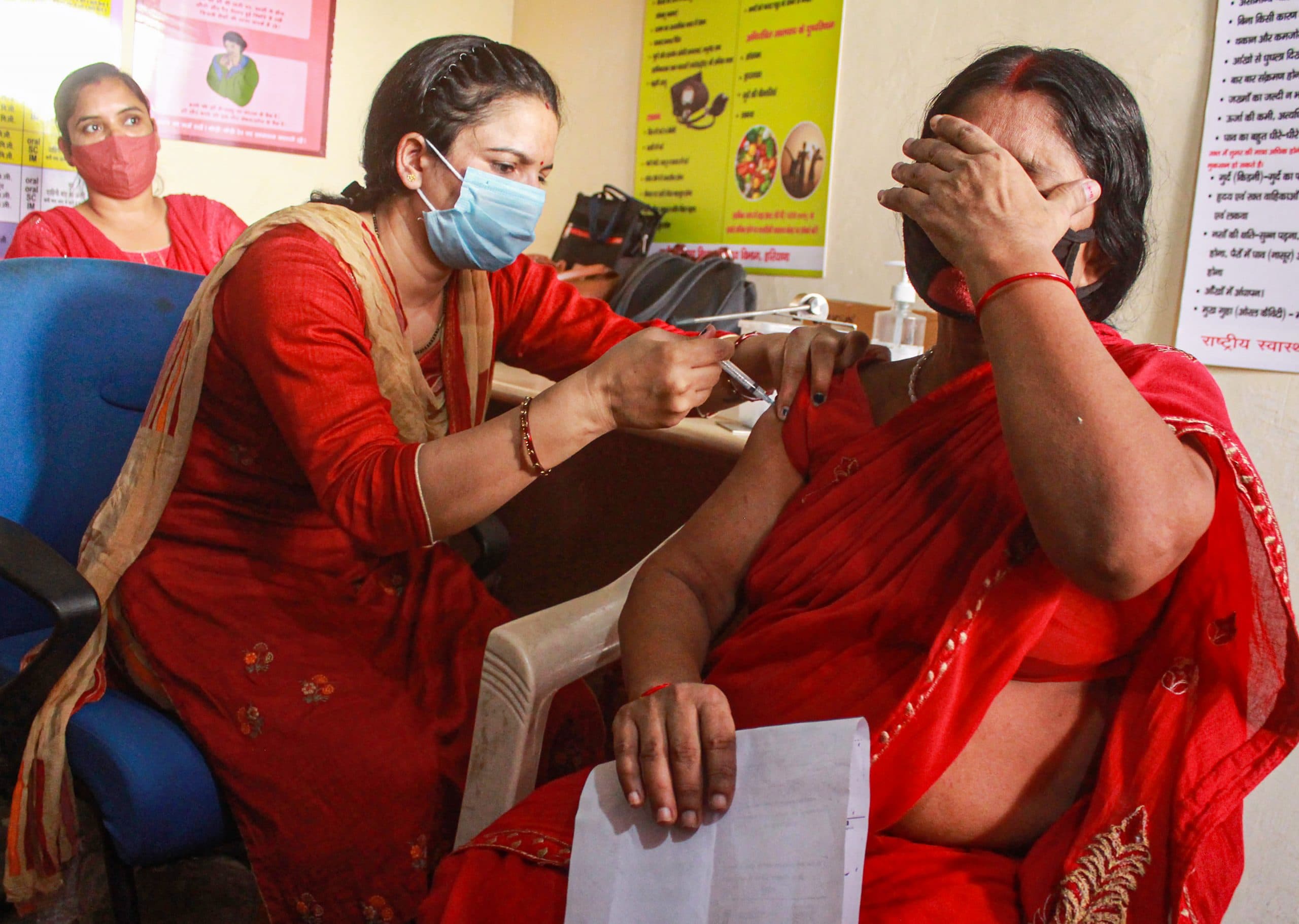 देश की 10 फीसदी आबादी को ही अब तक लगी है कोरोना वैक्सीन की दोनों डोज, Co-Win ऐप डेटा से खुलासा