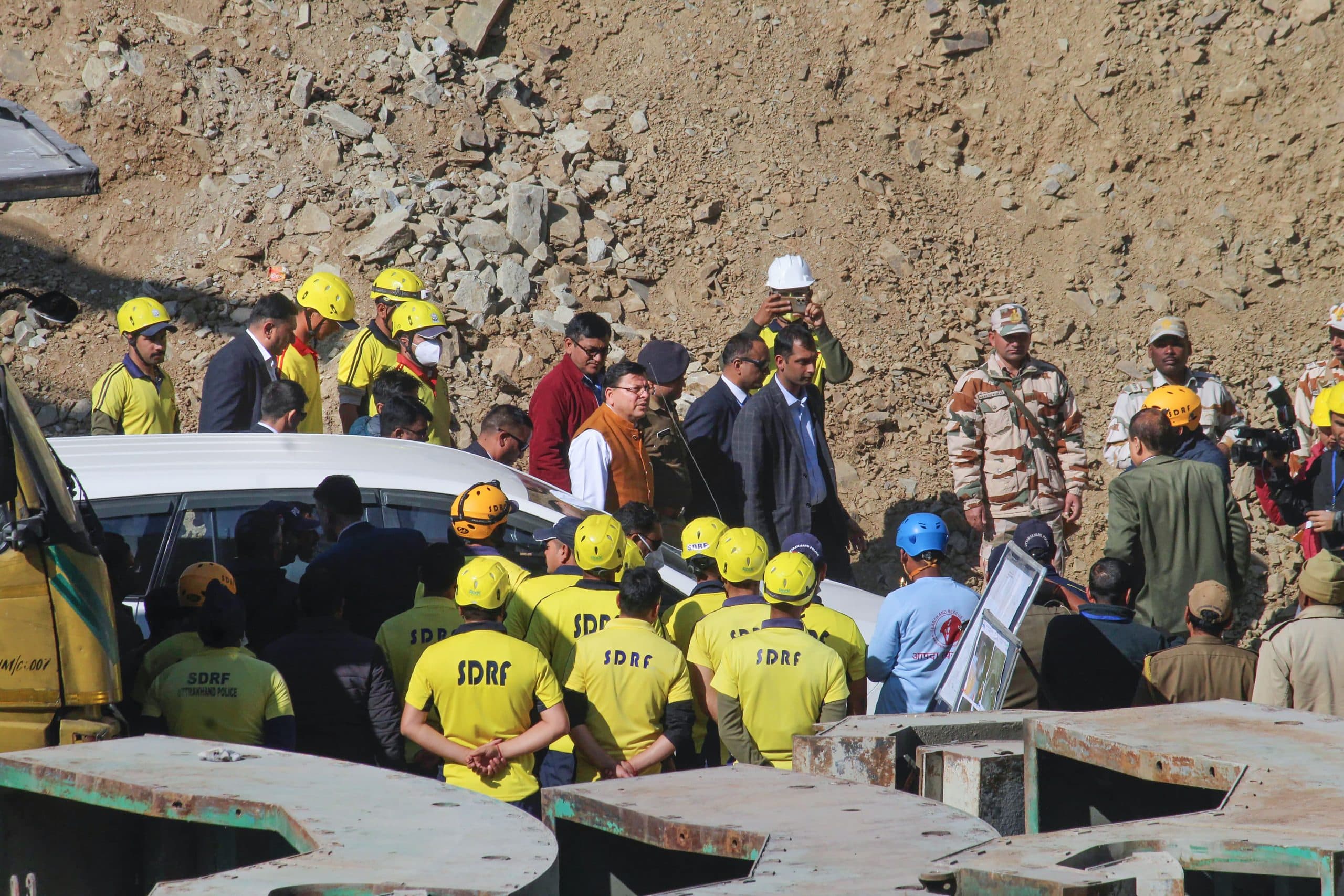 Uttarakhand Tunnel Collapse: जानें फिर क्यों रुका ड्रिलिंग का काम, देखें हादसे वाली जगह का ताजा वीडियो