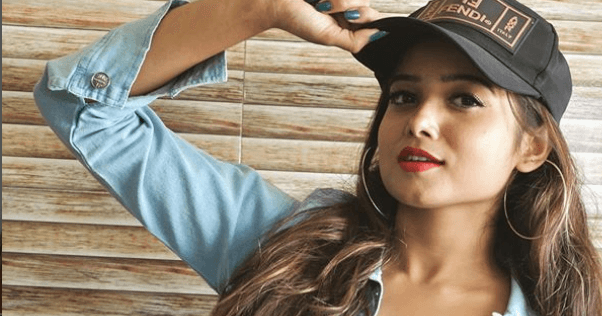 TikTok Viral Video: लड़की बोली- कोरोना से मरे ना मरें, लव वायरस से जरूर मर जायेंगे