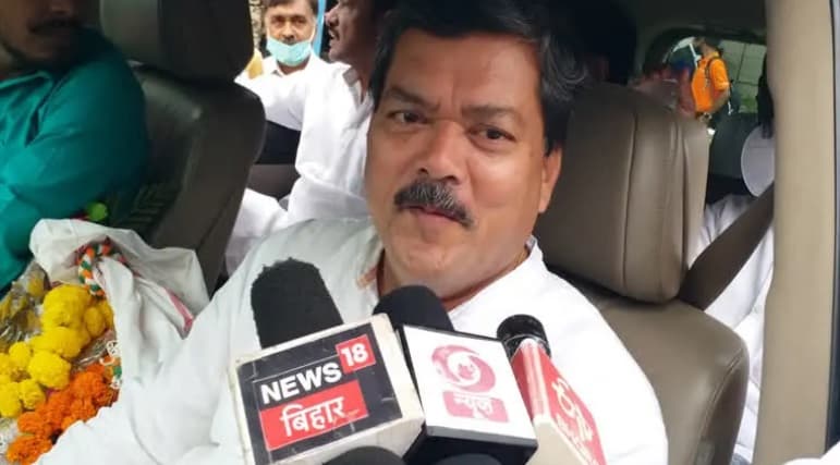 बिहार दौरे पर कांग्रेस महासचिव मुकुल वासनिक, नयी सरकार को लेकर कही ये बात