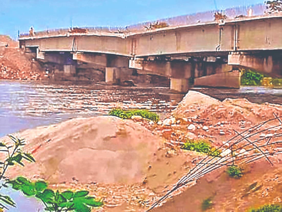 बिहार: ठाकुरगंज-बहादुरगंज के बीच मेची नदी पर बन रहे पुल का पाया धंसा, गुणवत्ता को लेकर लोगों में संशय