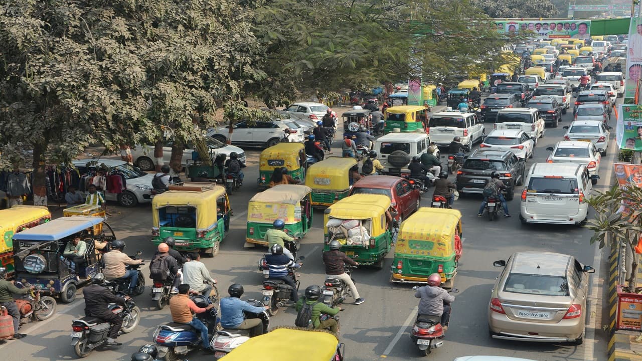 पटना की सड़कों पर दिन भर जाम, देर शाम तक रेंगते रहे वाहन, ये रहा बड़ा कारण