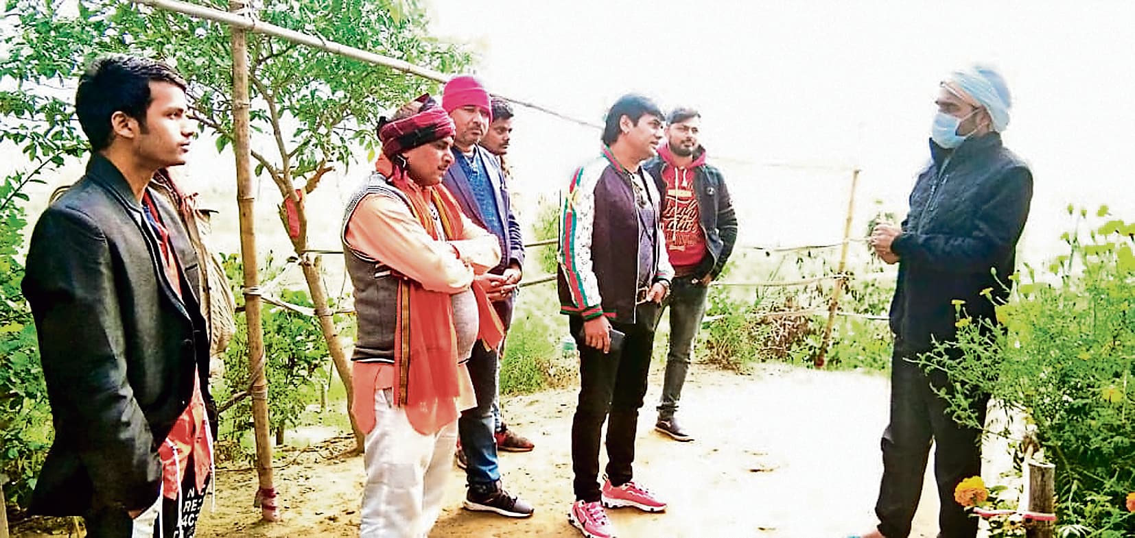 Mirzapur के कालीन भैया का ठेठ देसी अंदाज, सेल्फी लेने से पहले ‘किंग’ पंकज त्रिपाठी बोले- रहो सावधान...