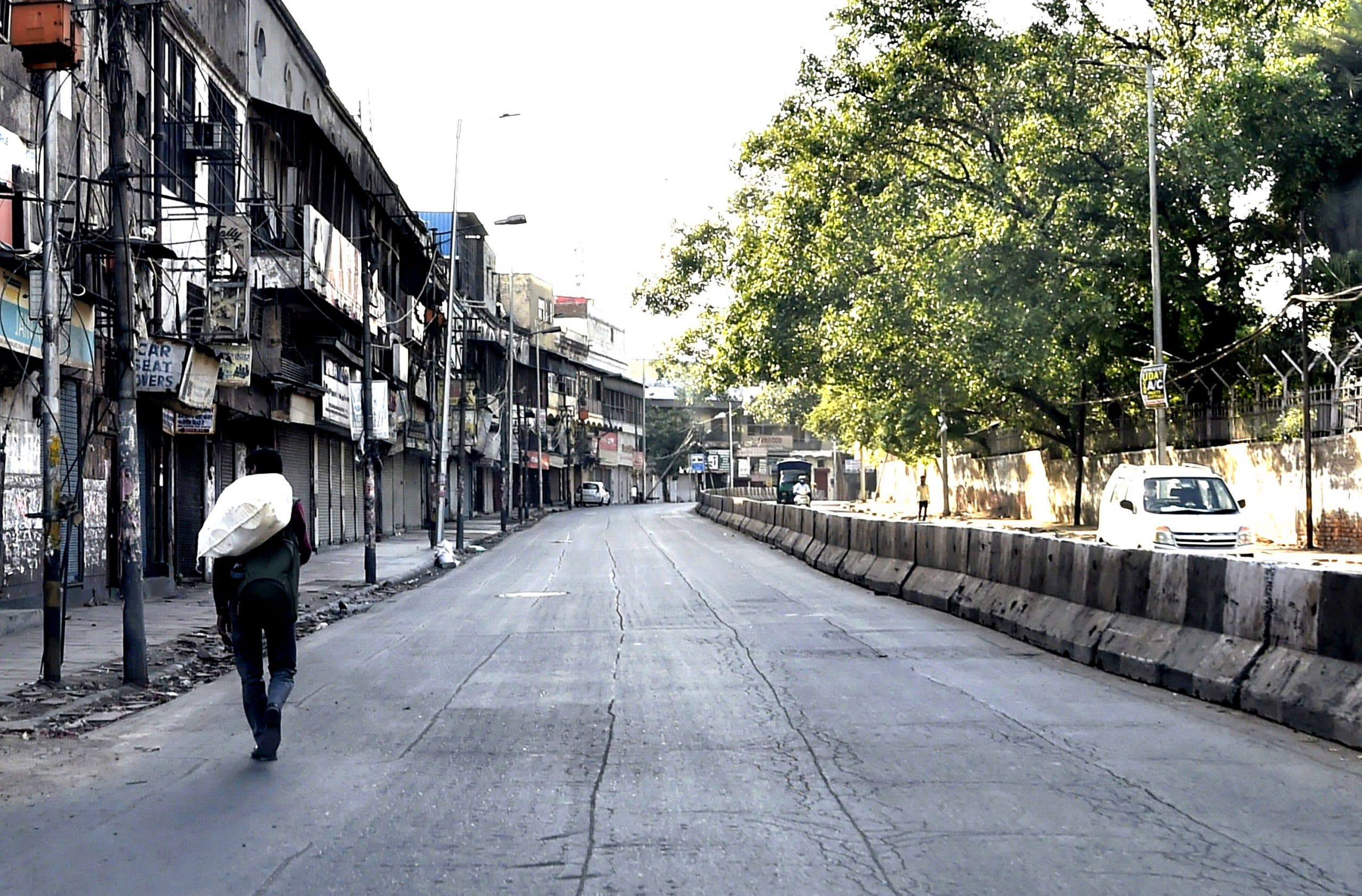 Lockdown in Delhi : कोरोना के आगे बेबस केजरीवाल! दिल्ली में एक हफ्ते के लिए और बढ़ा लॉकडाउन