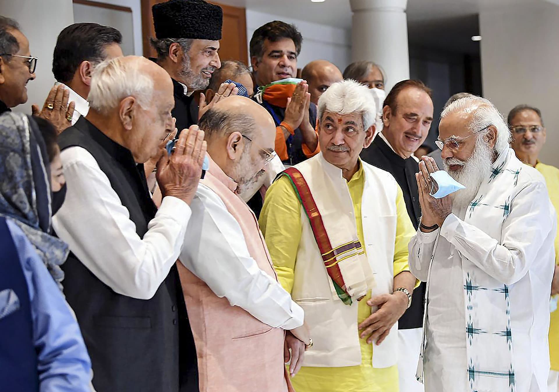 जम्मू-कश्मीर पर घाटी के नेताओं के साथ पीएम मोदी की 3 घंटे की मंथन, जानें क्या निकलकर आया सामने...