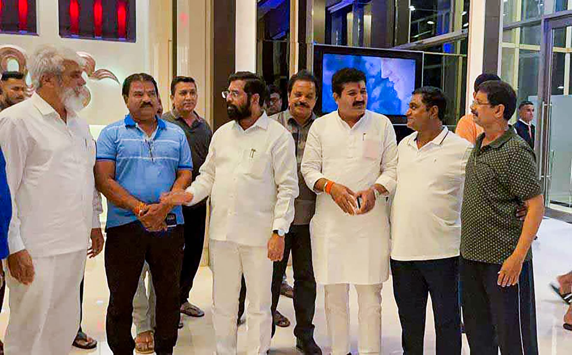 Maharashtra Crisis : कहीं काला धन तो नहीं ? होटल का बिल आखिर भर कौन रहा है, एनसीपी का बड़ा सवाल