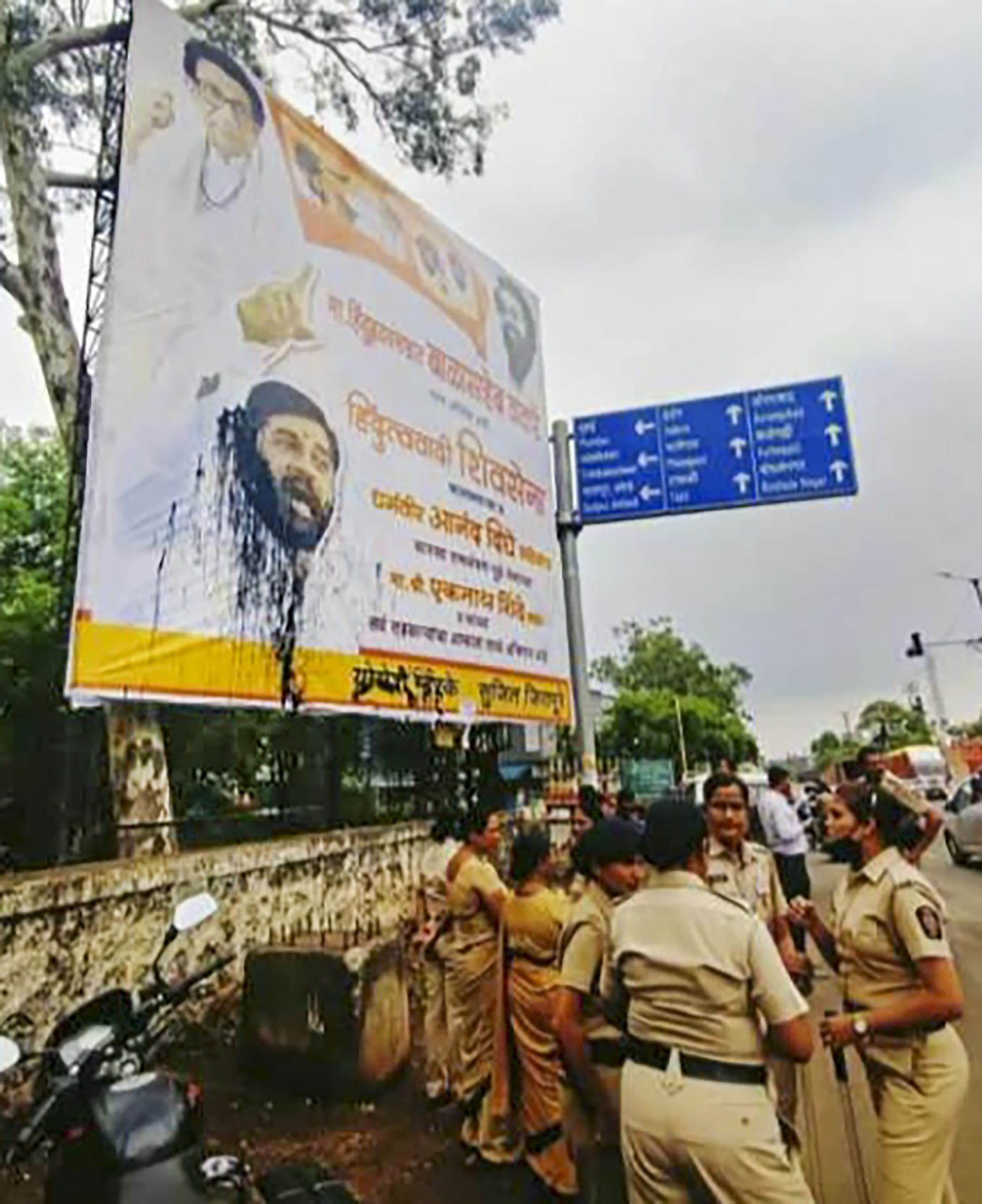 Shiv Sena पर अधिकार को लेकर एकनाथ शिंदे व उद्धव ठाकरे आमने-सामने, जानें कब-कब टूटी है ठाकरे की पार्टी