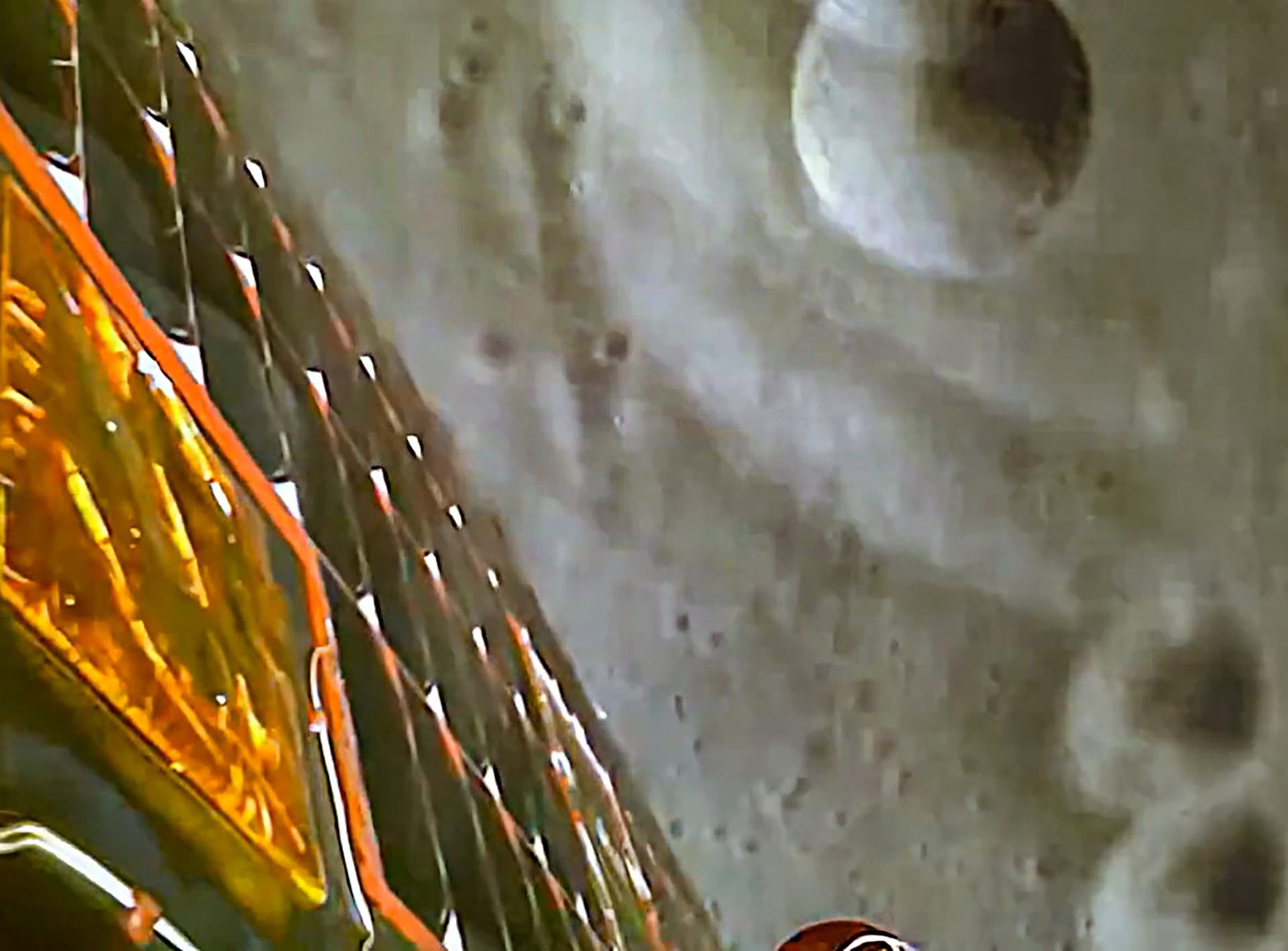 Chandrayaan-3: चांद पर शिव-शक्ति पॉइंट के आसपास घूम रहा रोवर, जानें क्या है चुनौती और 14 दिन के बाद होगा क्या