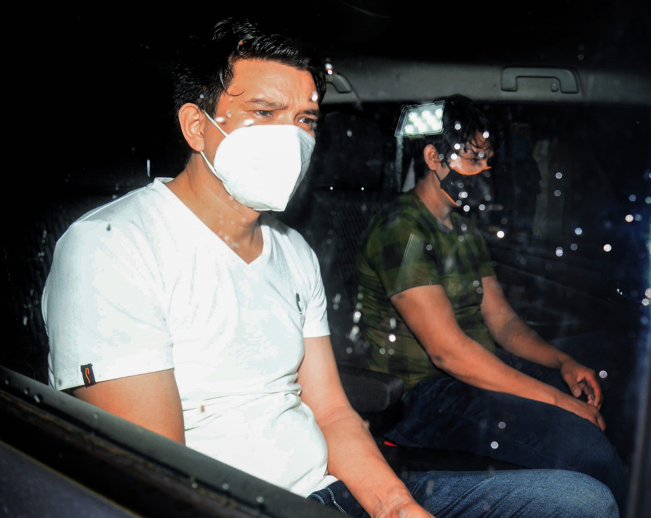 घरवालों को थी सुशांत को ड्रग्स दिए जाने की खबर? सिद्धार्थ पिठानी से पांच दिन लगातार पूछताछ में क्या निकला?