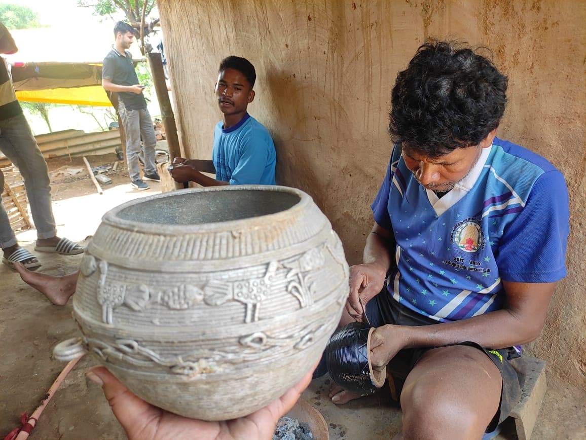 अनाज मापने की पुरानी परंपरा को सांस दे रहा है झारखंड का यह गांव, यहां बनता है पइला