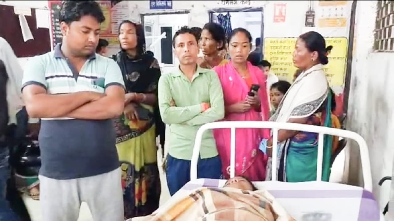 बिहार: पश्चिम चंपारण में ठनका गिरने से दो महिलाएं गंभीर रूप से झुलसी, अस्पताल में भर्ती