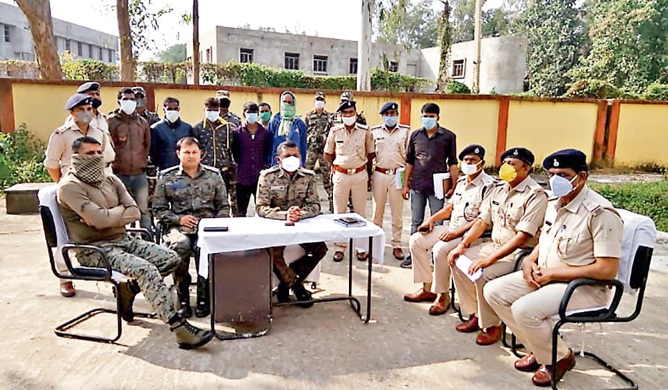 डबल मर्डर मिस्ट्री का गुमला पुलिस ने किया खुलासा, हड़िया पीने के बाद दोस्तों ने ही की थी हत्या