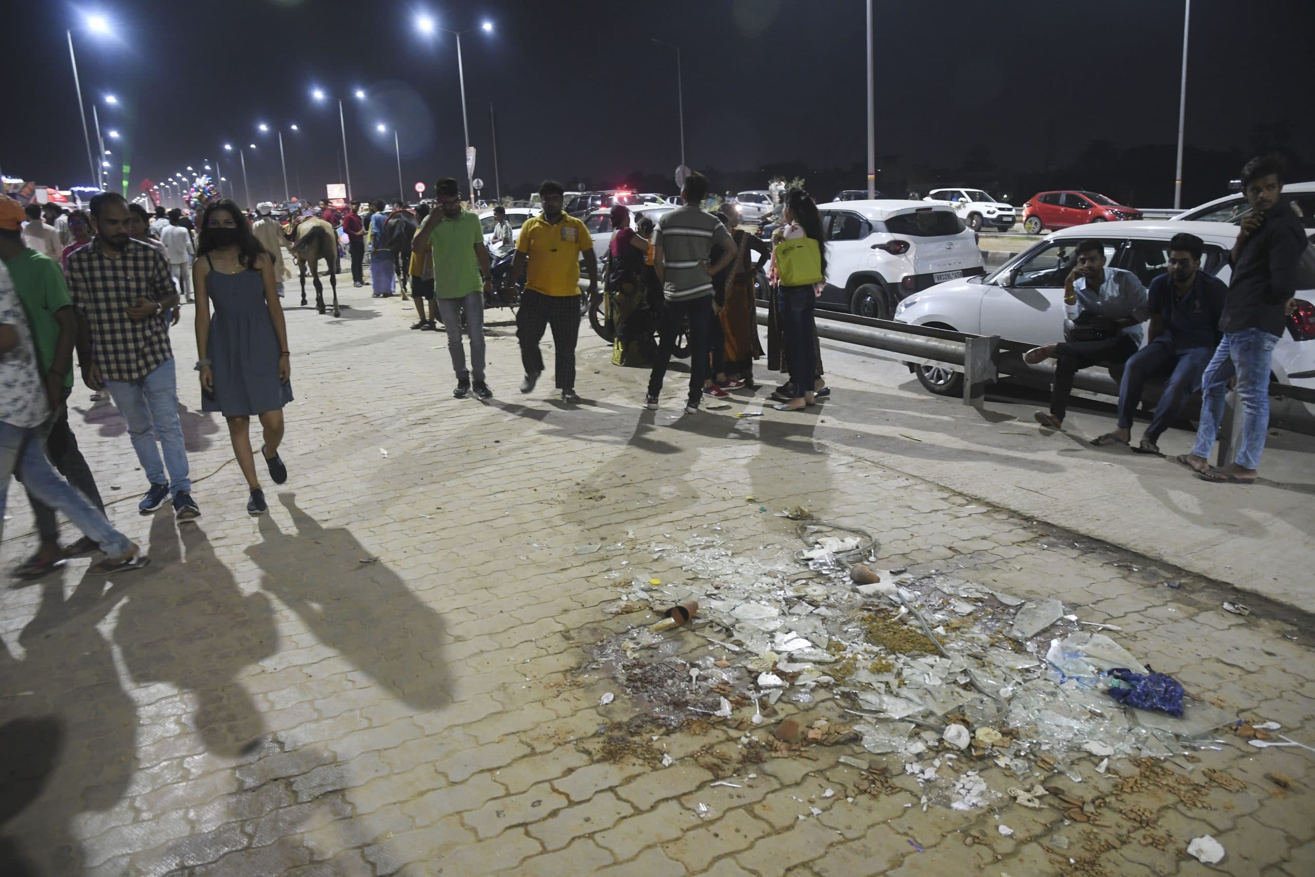 पटना का मरीन ड्राइव बना रणक्षेत्र, ठेला लगाने को लेकर दुकानदार पर फेंका जलता सिलेंडर, कई घायल