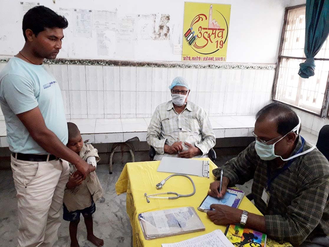 देवघर : मौसम में बदलाव के बाद मौसमी बीमारी की बढ़ी समस्या, मरीजों को सर्दी, खांसी व श्वास संबंधी समस्या