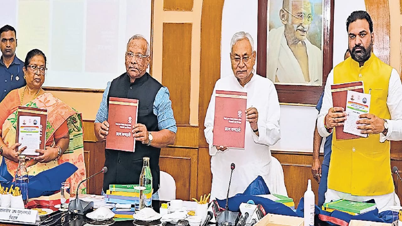 CM नीतीश कुमार ने उन्मुखीकरण कार्यक्रम का किया उद्घाटन, अगले साल सभी पंचायतों में सरकार भवन की मंजूरी