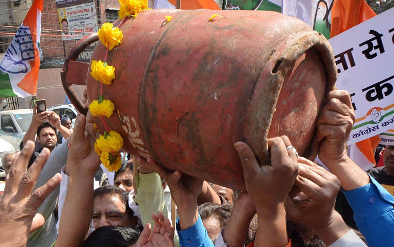 LPG Subsidy Status : गैस सब्सिडी का पैसा खाते में आ रहा है या नहीं, ऐसे आसानी से करें पता