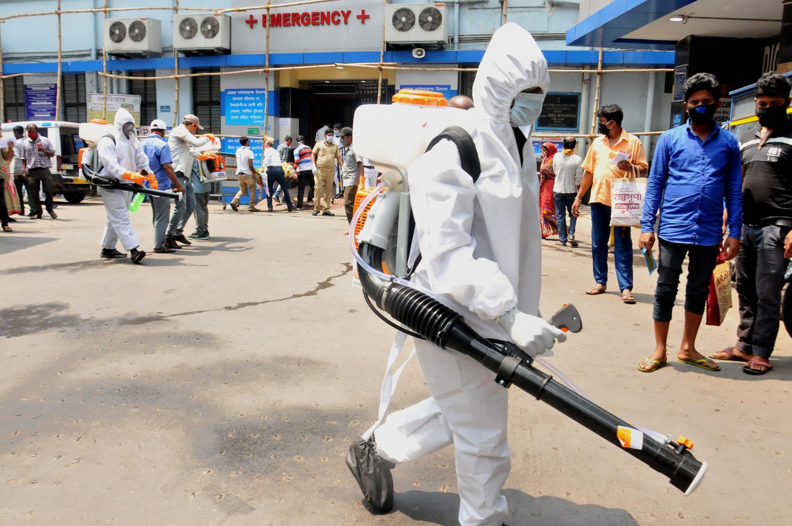 Coronavirus Lockdown : गृह मंत्रालय ने राज्‍यों से कहा, लॉकडाउन के दौरान अखबार सहित आवश्यक सेवाओं को न रोका जाए