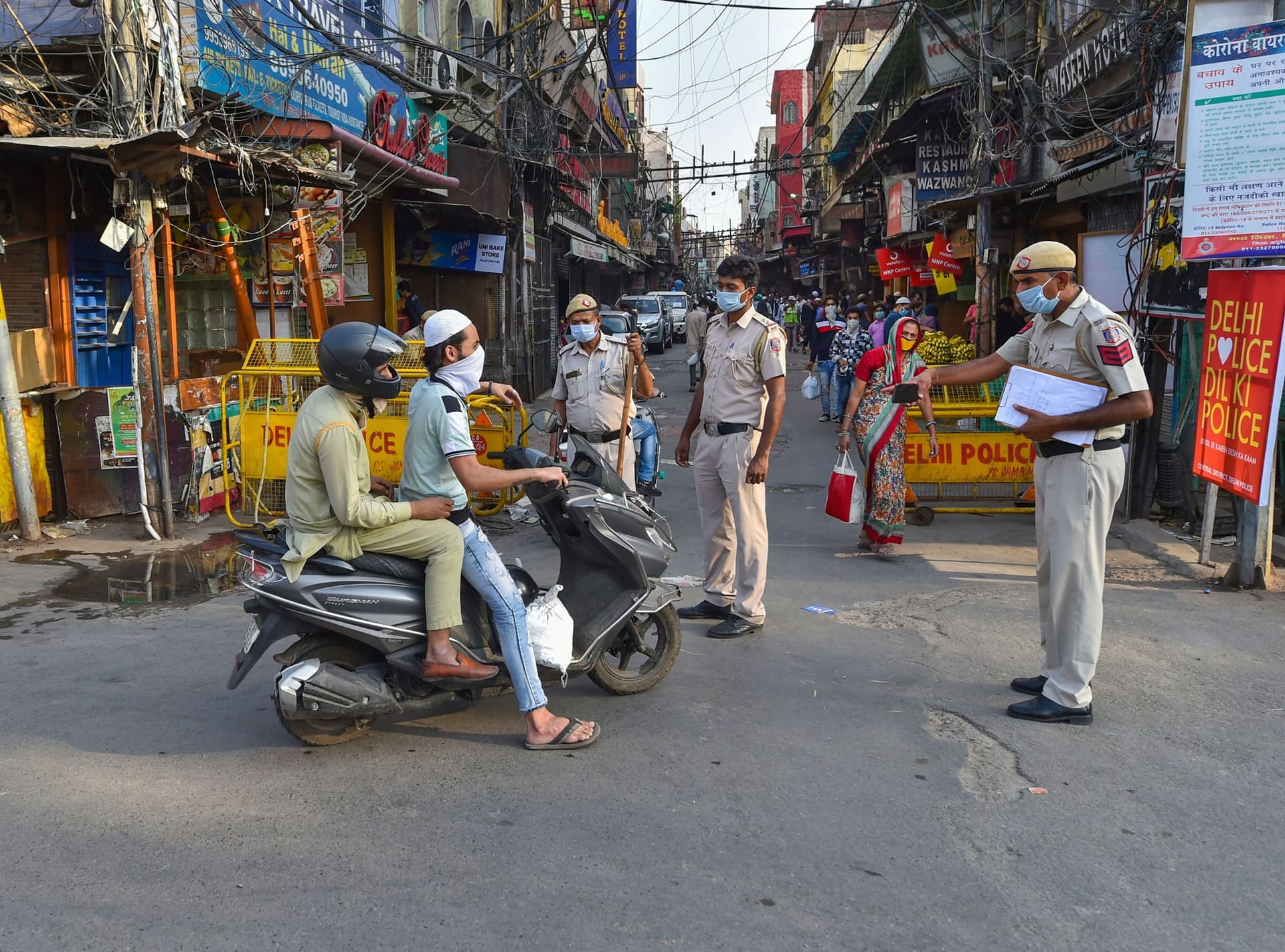 Lockdown Extension : क्या दिल्ली में 15 मई तक बढ़ेगा लॉकडाउन ? जानिए क्या कह रहे केजरीवाल सरकार के अधिकारी