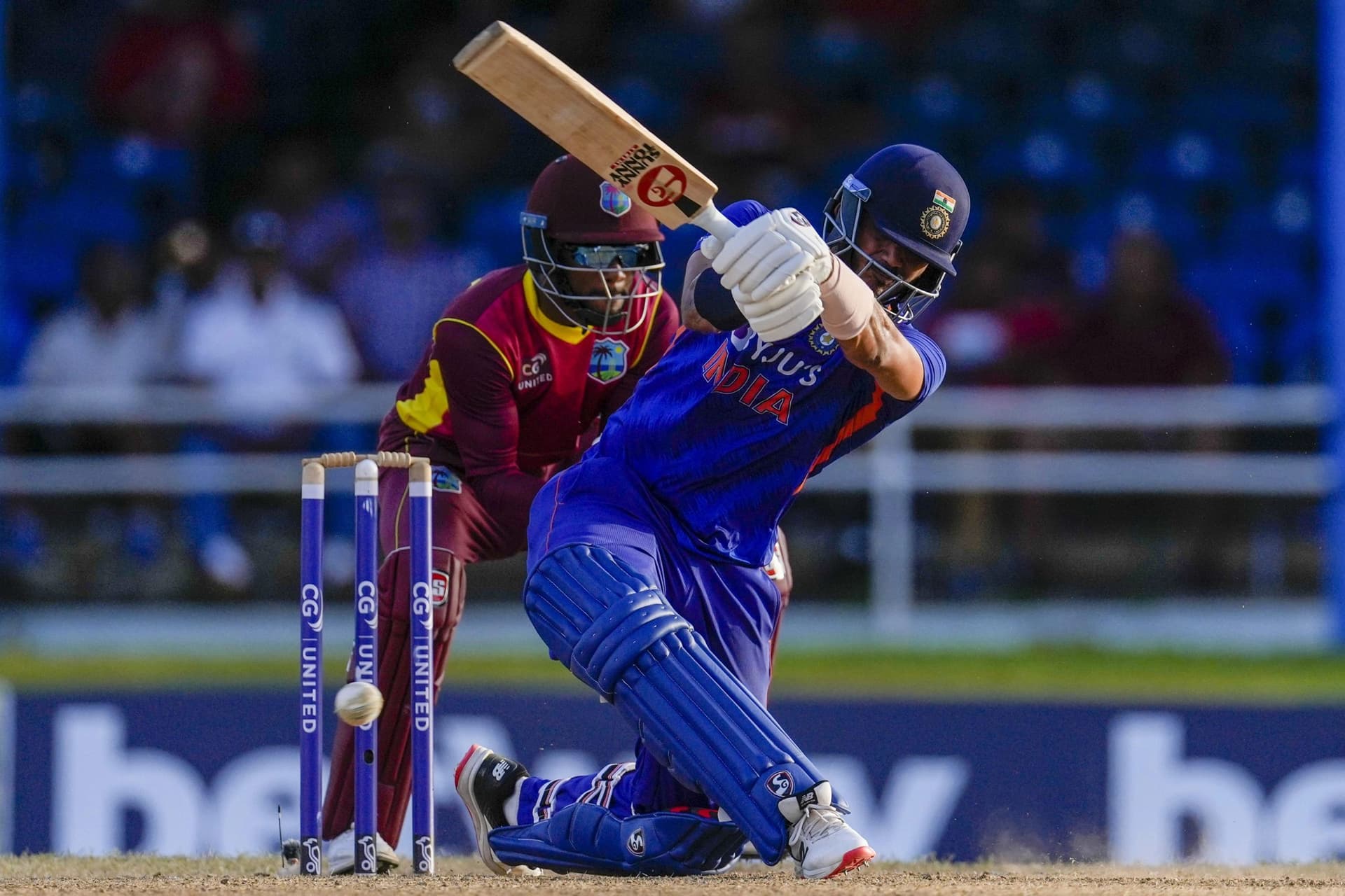 WI vs IND: भारत को जीत के लिए तीन गेंद पर चाहिए थे छह रन, फिर अक्षर पटेल ने किया ऐसा, देखें VIDEO