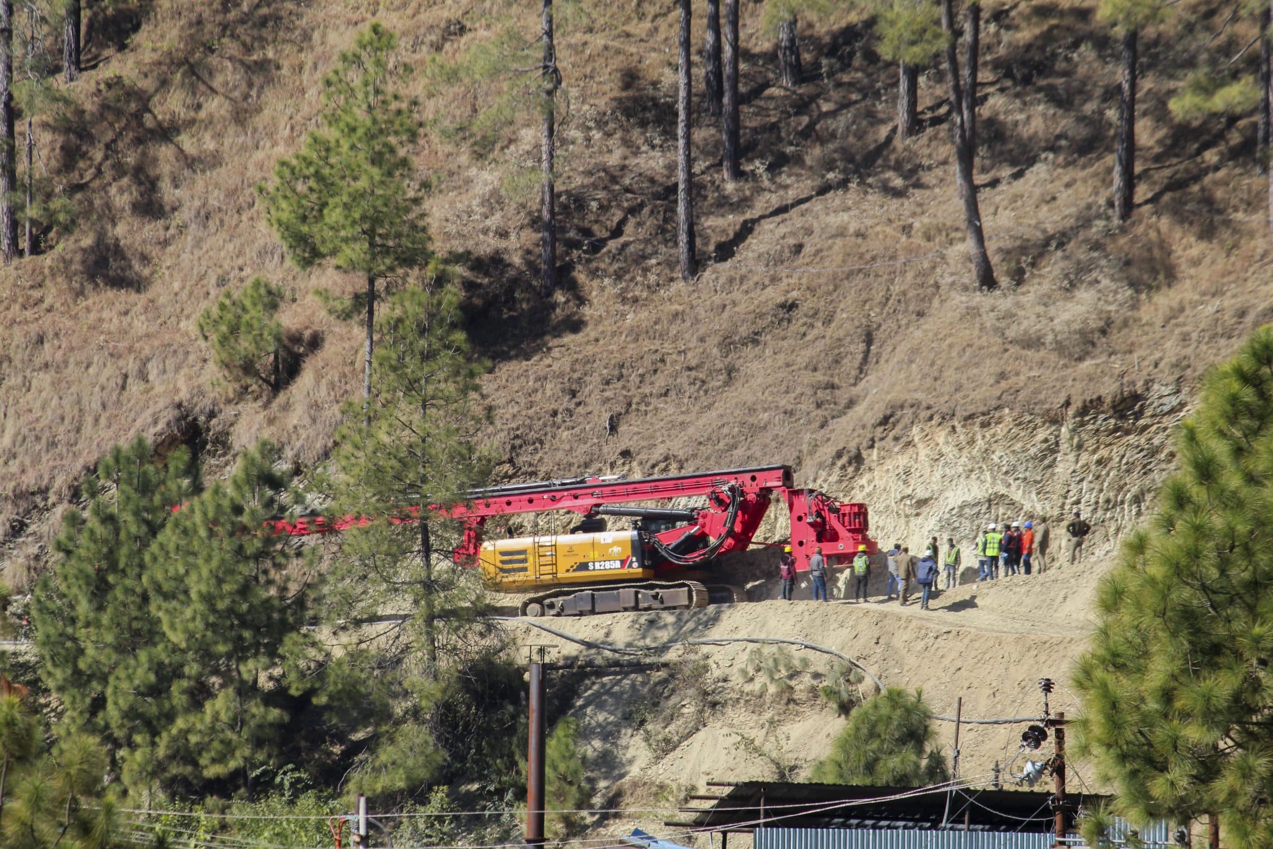 Uttarakhand Tunnel Collapse: अब मशीन से नहीं ऐसा निकाला जाएगा मजदूरों को बाहर! जानिए क्या है तैयारी?