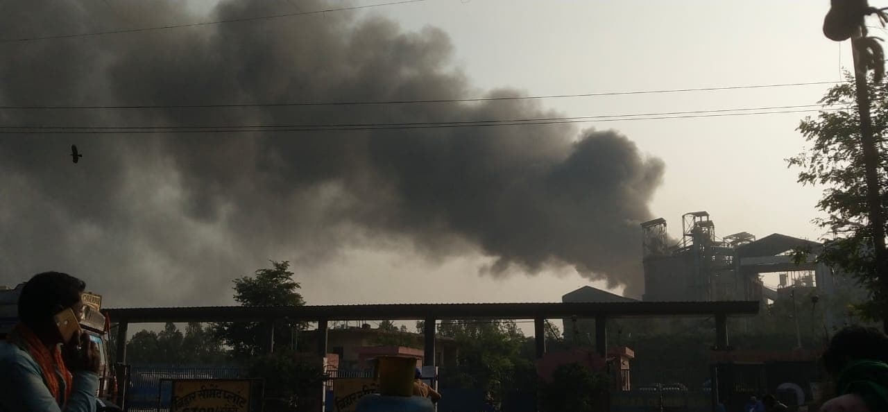 Bihar News: औरंगाबाद के श्री सीमेंट प्लांट में  लगी भीषण आग, मौके पर पहुंची दमकल की गाड़ियां
