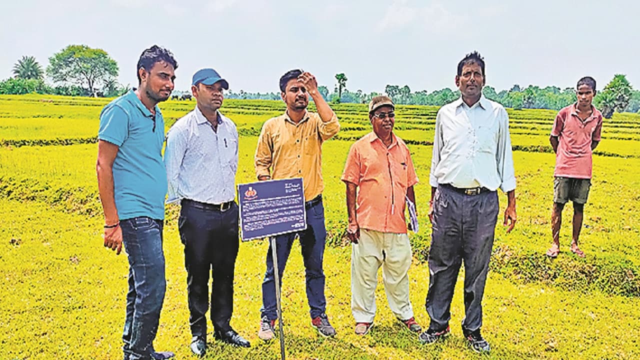 सृजन घोटाला बिहार: बांका में पूर्व भू-अर्जन पदाधिकारी जयश्री ठाकुर की 15 एकड़ जमीन जब्त, ED का बोर्ड लगा